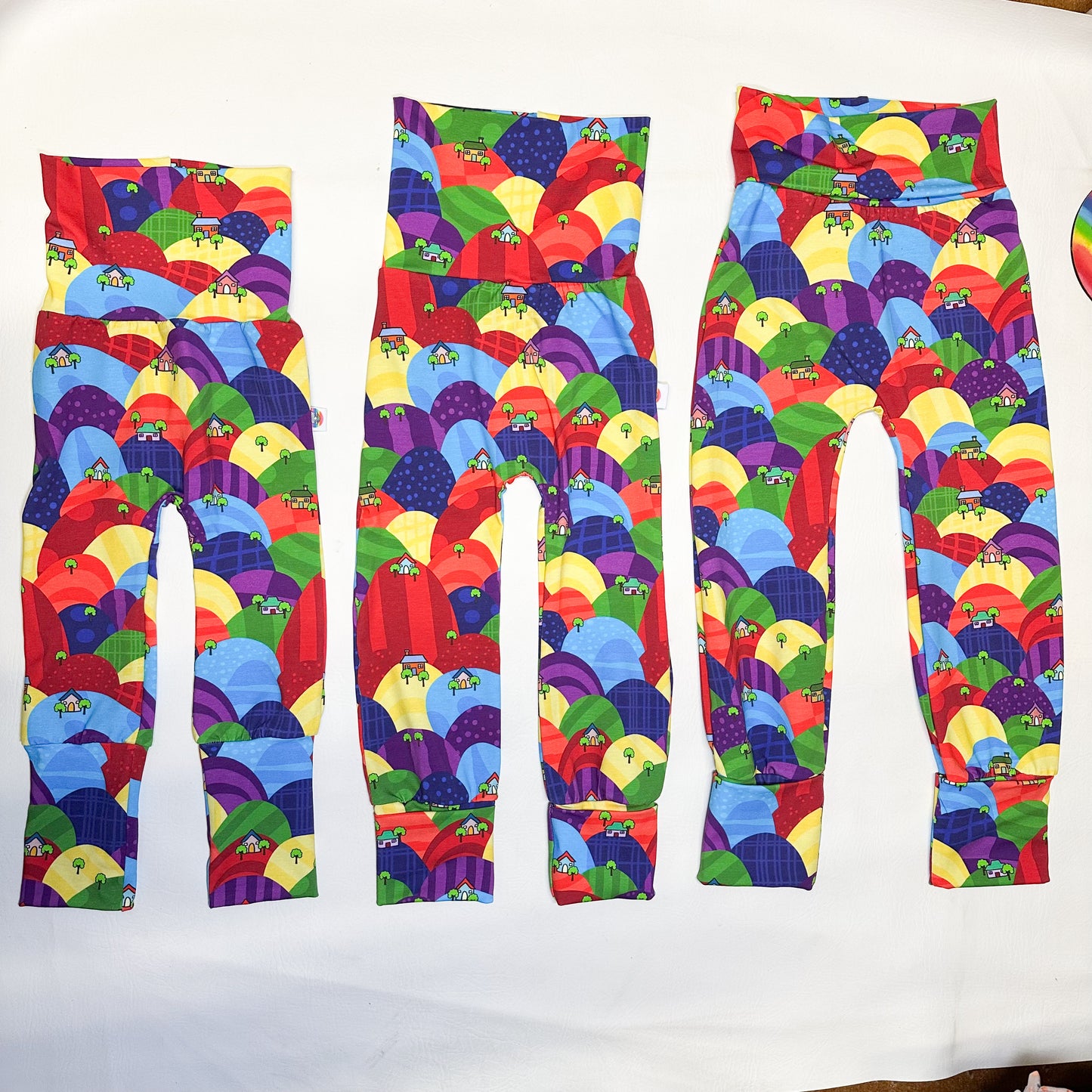 Kids Ready To Ship 2Y-6Y Grow-With-Me Rainbow Hill Town Harems